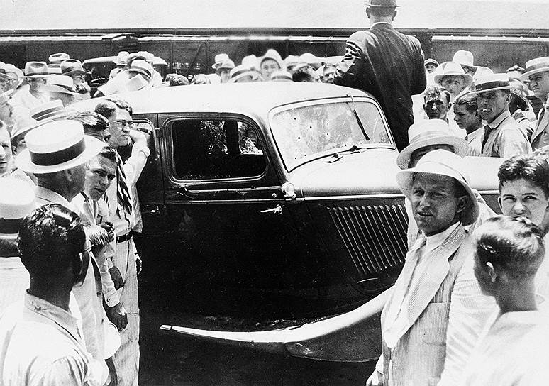 В феврале 1934 года члены семьи и друзья Бонни и Клайда были арестованы как причастные к их преступлениям. Все они (20 человек) были признаны виновными и приговорены к разным срокам заключения. Бланш Бэрроу (жена брата Клайда) ослепла из-за ранения, была приговорена к десяти годам лишения свободы, но была освобождена за хорошее поведение в 1939 году. Вернувшись домой, она ухаживала за отцом-инвалидом, вышла замуж, работала диспетчером такси и косметологом. Умерла в 1988 году в возрасте 77 лет. Рэймонд Гамильтон и Джо Палмер были казнены на электрическом стуле. После ареста Джонс дал показания, которые позже породили волну слухов, в том числе и о гомосексуальности Клайда. Джонс был приговорен к 15 годам лишения свободы и был убит в 1974 году Джорджем Артуром Джонсом, ревнивым парнем женщины, которой он пытался помочь