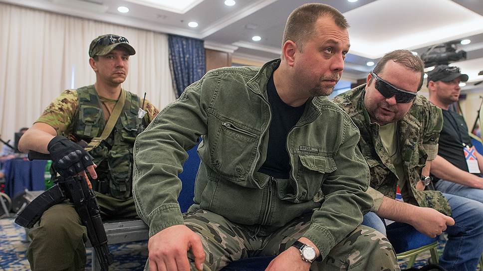 Премьер-министр самопровозглашенной Донецкой Народной Республики Александр Бородай (в центре)