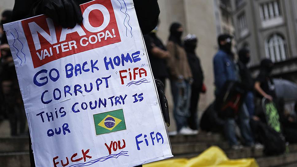 В ноябре 2012-го года власти Бразилии пересмотрели смету на проведение ЧМ-2014. Согласно заключению Счетной палаты, первоначальная стоимость проведения турнира возросла на $1,7 млрд. В этом случае полная стоимость чемпионата в Бразилии оценивается в $13,3 млрд 