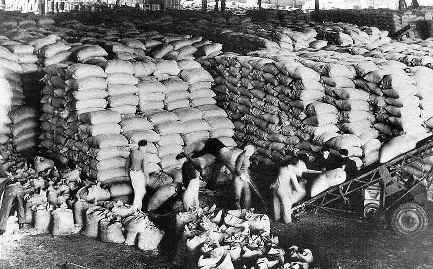С апреля 1948 по декабрь 1951 года США израсходовали по «плану Маршалла» около $17 млрд, причем основную долю получили Великобритания, Франция, Италия и Западная Германия, на которую план Маршалла был распространен в декабре 1949 года