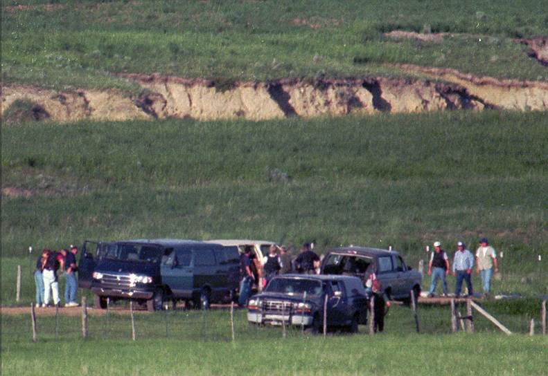 1996 год. Члены американской экстремистской организации «Свободные люди Монтаны», выступавшей за отделение от США, арестованы после 81-дневной осады 