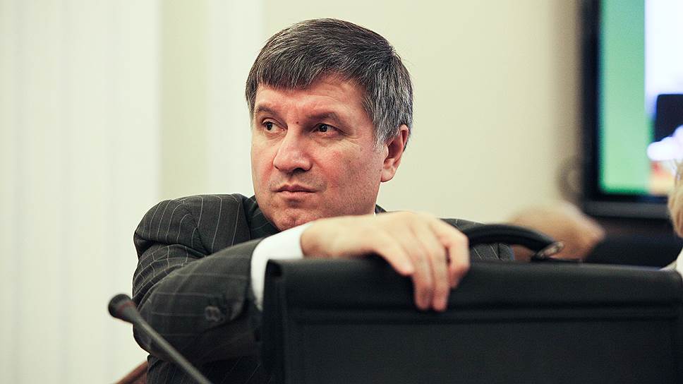 Как СКР обвинил главу МВД Украины в массовых убийствах 