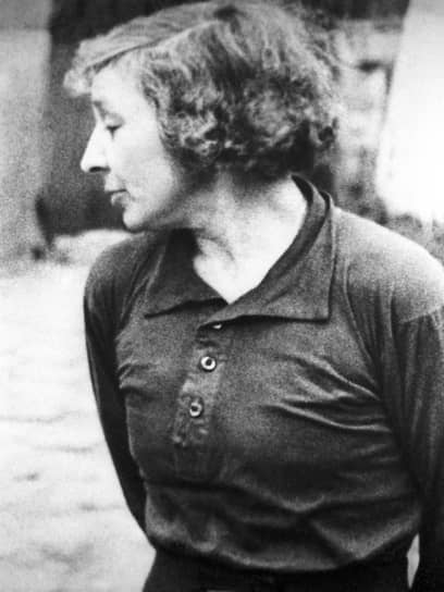 1939 год. В СССР из эмиграции вернулась поэтесса Марина Цветаева  