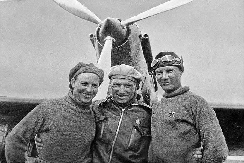 1937 год. Экипаж самолета «АНТ-25» (Валерий Чкалов, Георгий Байдуков, Александр Беляков) начал беспосадочный перелет по маршруту Москва—Северный полюс—США, успешно завершив его 20 июня приземлением на аэродроме города Ванкувер (Канада) 