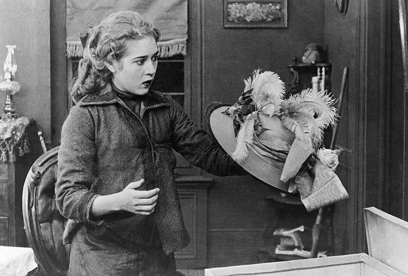 1916 год. Впервые сумма контракта звезды Голливуда составила семизначное число. «Возлюбленная Америки» Мэри Пикфорд подписала соглашение со студией Paramount Pictures на сумму $1 млн 40 тыс.