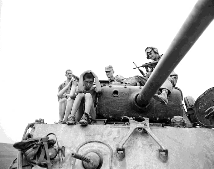 В 1952 году на фронте наступило затишье, однако ВВС ООН подвергали Северную Корею интенсивным бомбардировкам, практически полностью уничтожив промышленность страны