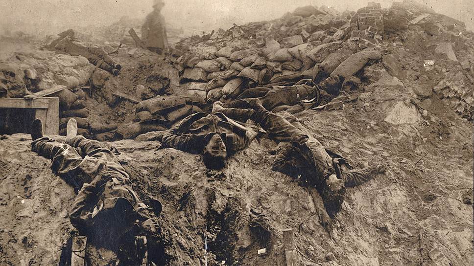 19 июля 1917 года германский рейхстаг принял резолюцию о необходимости мира по обоюдному соглашению и без аннексий. Но со стороны правительств Англии, Франции и США эта резолюция не встретила сочувственного отклика. В августе 1917 года папа римский Бенедикт XV предложил свое посредничество для заключения мира. Однако правительства Антанты отвергли и папское предложение