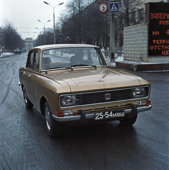 «Москвич-2140», который сходил с конвейера АЗЛК с 1976 по 1988 год, фактически являлся модернизированной версией 412-й модели. «Москвич-2140» получил новые дисковые тормоза и унаследовал от своего предшественника дефорсированный двигатель, неприхотливый к качеству топлива. Однако эта модель уже не могла конкурировать с моделями ВАЗа, которые доминировали на рынке