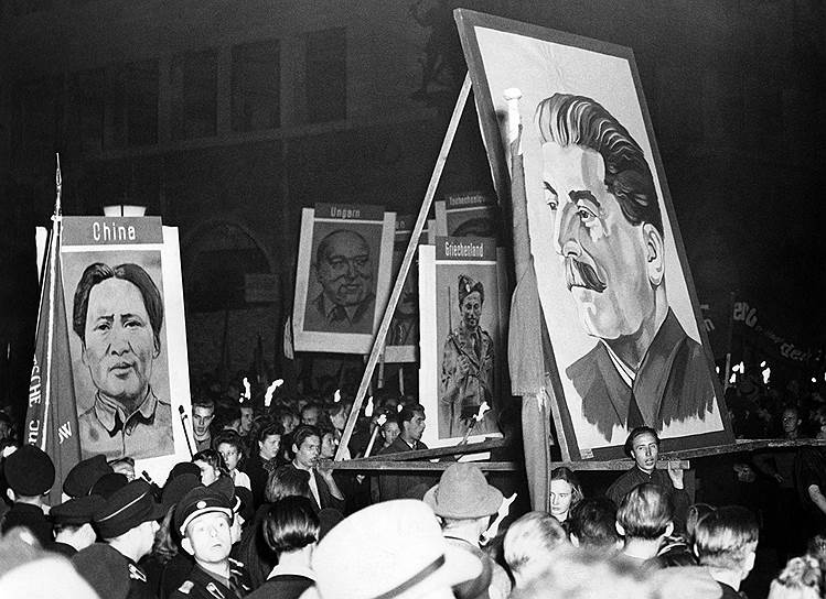 В 1949 году были созданы два немецких государства — Федеративная республика Германия (ФРГ, в зонах оккупации западных союзников) и Германская демократическая республика (ГДР, в советской зоне оккупации на востоке)