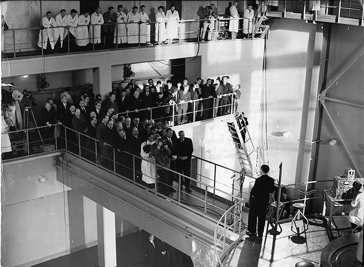 К концу 1950-х годов ГДР вышла на пятое место в Европе по уровню промышленности, запустила атомный реактор (на фото), открыла крупнейший комбинат по добыче бурого угля. По примеру СССР ГДР пересмотрела план второй пятилетки и перешла на семилетний план