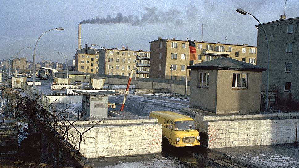 Уже через пару лет после возведения Берлинской стены две части когда-то единого государства, по оценкам многих историков, превратились в США и СССР в миниатюре со всеми плюсами и минусами строя обеих политических и социальных моделей