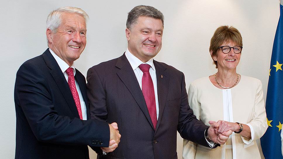 Рабочий визит президента Украины Петра Порошенко в Страсбург. Слева направо: генеральный секретарь Совета Европы Турбьерн Ягланд, президент Украины Петр Порошенко и председатель Парламентской асамблеи Совета Европы (ПАСЕ) Анн Брассер во время встречи перед заседанием ПАСЕ. 26.06.2014