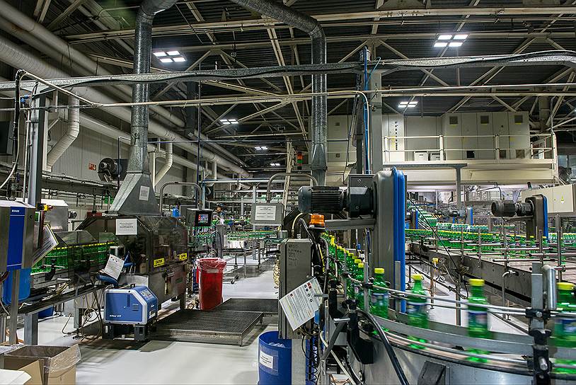Освещение завода Coca-Cola Hellenic, Москва, Россия Компанией Philips был разработан и реализован проект модернизации освещения московского завода Coca-Cola Hellenic. Устаревшие светильники были замены на новые, не требующие долгого монтажа и дополнительных материалов, были выполнены все требования по параметрам освещения, экономии электроэнергии, достижению максимального уровня пищевой безопасности и снижению воздействия на окружающую среду за счет использования светодиодов и новейших ламп CDM Elite MW 210W