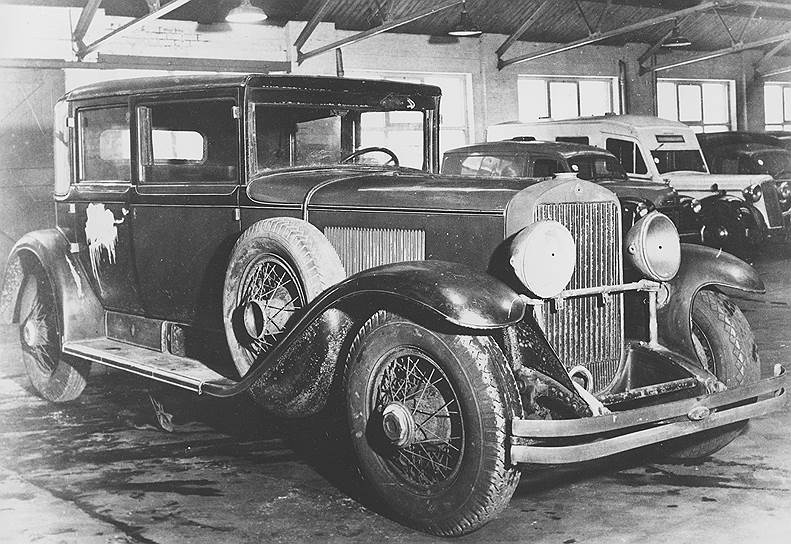 Бронированные версии «кадиллаков» стали появляться в конце 1920-х. Этим V-8 1928 года владел известный мафиози Аль Капоне, через пару лет пересевший на более совершенный и роскошный V-16 На правах рекламы