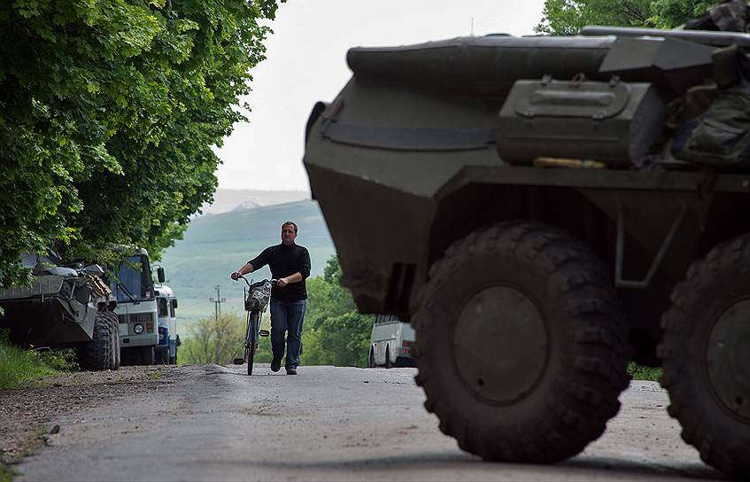 May,15 A checkpoint of the Ukrainian army in the village of Bylbasokva near Sloviansk 