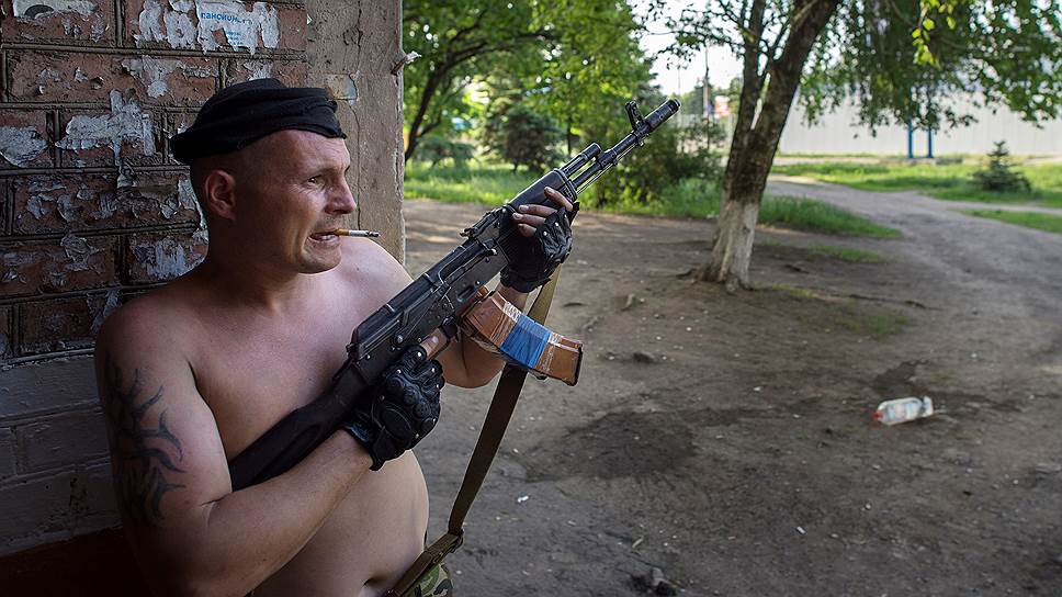 May, 18 Militants during the shelling in Kramatorsk 