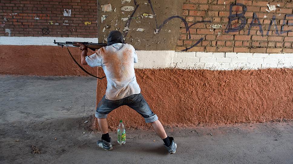 May, 18 Militants during the shelling in Kramatorsk 
