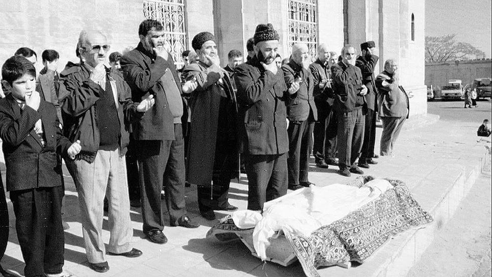28 октября 1995 года в метро Баку во время движения произошло возгорание тягового двигателя одного из вагонов. Машинист остановил поезд на участке между станциями «Улдуз» и «Нариманова», после чего вагоны наполнились дымом. Пассажиры начали задыхаться, некоторые пытались спрыгнуть с состава. В результате пожара погибли около 300 человек