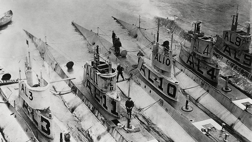 Подводные лодки сыграли ключевую роль в военно-морской стратегии в период Первой мировой войны. Первоначально в Берлине не понимали, насколько полезной окажется эта новинка. Гросс-адмирал Германии Альфред фон Тирпиц был невысокого мнения о подводном флоте, называл подлодки «второсортным оружием». Но когда подводники потопили три британских крейсера, новый метод ведения морской войны вызвал энтузиазм. Германия нанесла немалый ущерб Англии, когда суда британского торгового флота одно за другим шли ко дну, пораженные немецкими торпедами