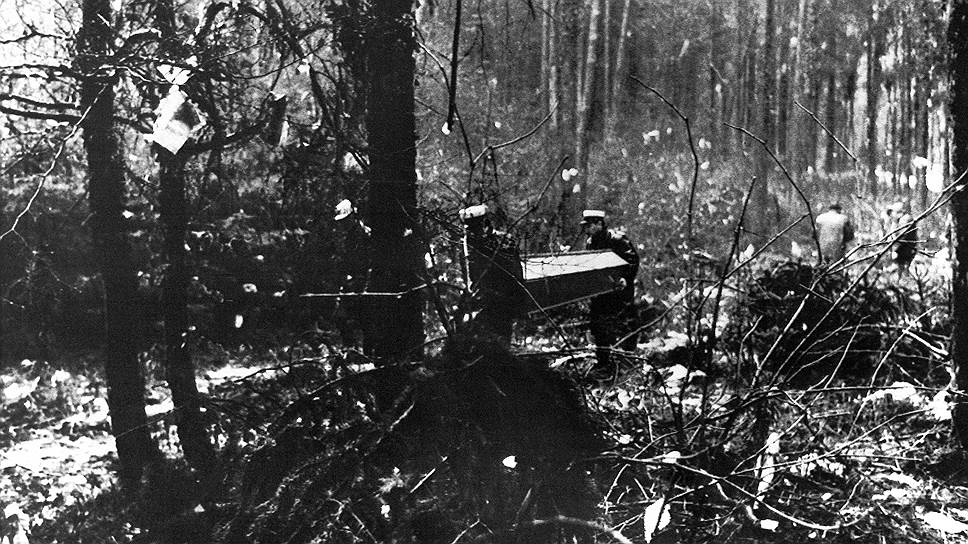 Считается, что свой первый теракт Карлос совершил 21 февраля 1970 года, заложив бомбу в швейцарский самолет, направлявшийся из Цюриха в Тель-Авив. Бомба взорвалась в багажном отсеке через несколько минут после взлета, в результате чего погибли 47 человек