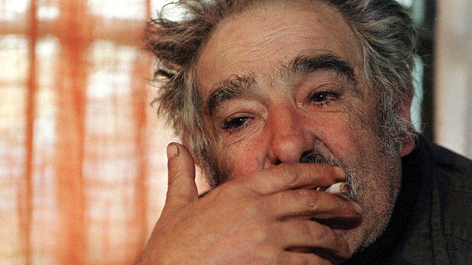 Радикала Мухику неоднократно задерживала полиция. В 1971 году он был одним из ста членов «Тупамарос», которым удалось сбежать из тюрьмы, выкопав подземный тоннель. Меньше чем через месяц он был схвачен и вновь в составе еще десятка других заключенных бежал — на этот раз им удалось скрыться с помощью самодельных скейтбордов. В 1972 году Хосе Мухика во время очередного задержания получил шесть пулевых ранений. В общей сложности в заключении Мухика провел 14 лет, из них большую часть в одиночной камере, а два года — и вовсе на дне колодца, по его словам, страдая от слуховых галлюцинаций и паранойи