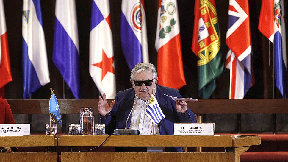 На саммите «двадцатки» в Рио-де-Жанейро в 2012 году президент Уругвая жестко раскритиковал мировых лидеров за то, что они одержимы идеей роста экономики за счет потребления. «О чем мы думаем? Неужели мы хотим достичь уровня развития и потребления богатых стран? Что станет с нашей планетой, если у индийцев на каждую семью будет столько же машин, что и в Германии? Сколько кислорода останется тогда на планете?»