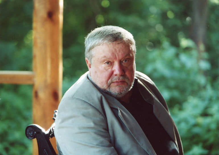 В 1991-1994 годах режиссер возглавлял Московский союз кинематографистов, а с 1994 по 1997 год — Союз кинематографистов России. Неоднократно входил в жюри международных кинофестивалей, был президентом Московского МКФ (1995-1997)  