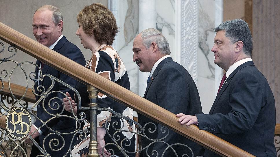 Слева направо: президент России Владимир Путин, верховный представитель по иностранным делам и политике безопасности ЕС Кэтрин Эштон, президент Белоруссии Александр Лукашенко и президент Украины Петр Порошенко