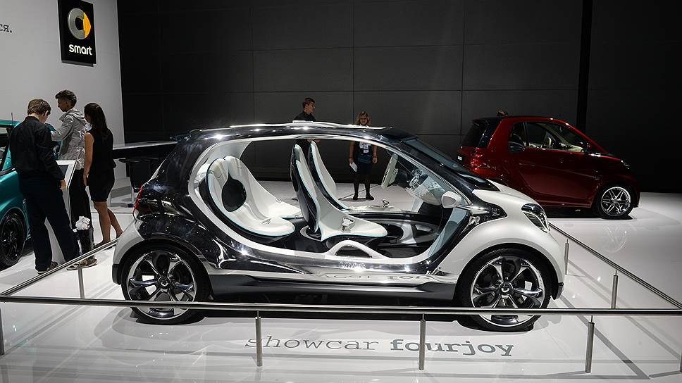 Концепт-кар Smart Fourjoy дает представление о том, как будут выглядеть новые модели компании. Обновленные ForFour и Fortwo были официально представлены в Берлине еще в июле