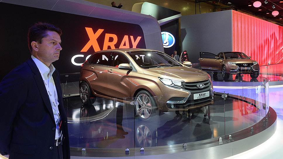 Концепт Lada Xray показан публике еще в 2012 году, сейчас демонстрируется его вторая версия. У Xray платформа от Renault Sandero, в серию также пойдет внедорожная версия Cross, сделанная на базе Duster. Машина будет доступна с передним и полным приводом