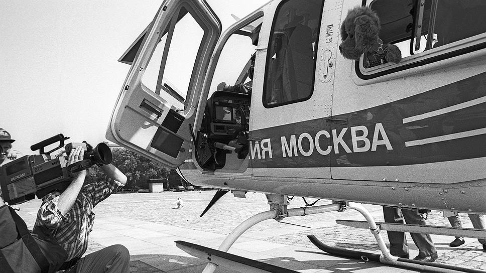 В 1970-е годы передача «Спокойной ночи, малыши!» представляла собой маленькую интермедию, как правило, на морально-воспитательную тему, и показ мультфильма На фото: рабочий момент съемок выпуска о московской милиции (1992 год)