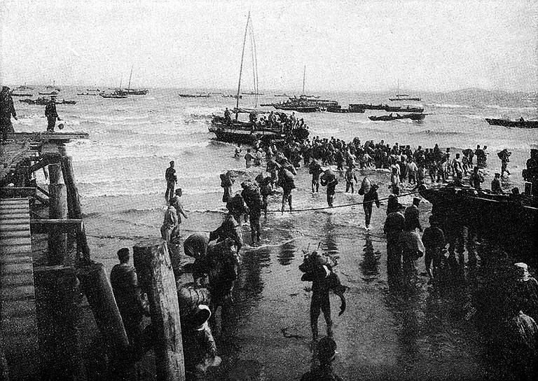 В начале мая 1904 года началось вторжение японских войск в Маньчжурию. Когда началась высадка на Ляодунском полуострове (на фото), противостоять японцам на земле даже не пытались 