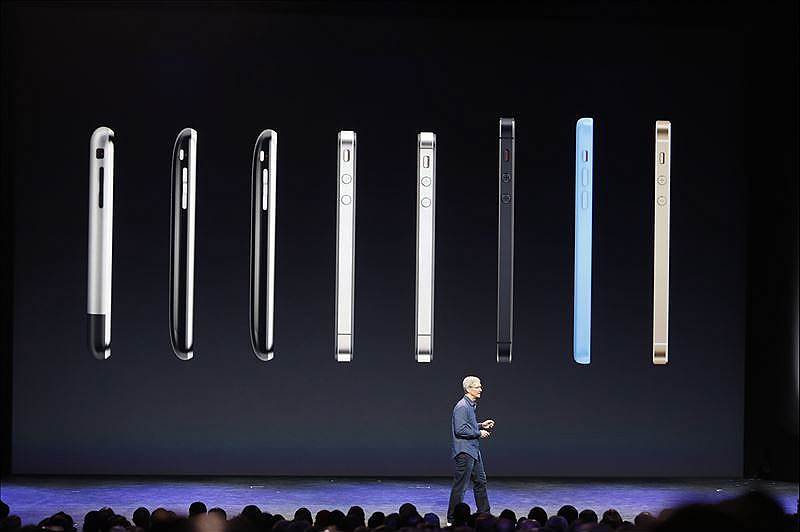 В новых iPhone увеличена скорость автофокусировки, размер панорам довели до 43 мегапикселей. 