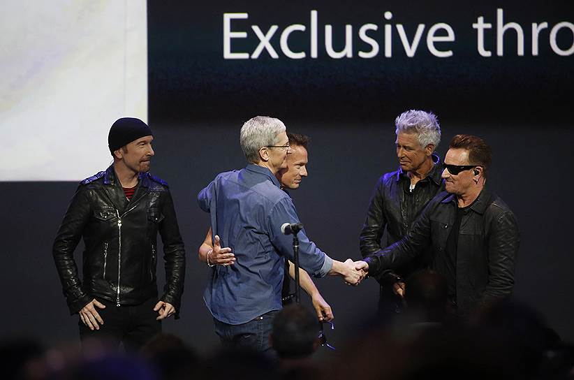 Презентация закончилась выступлением группы U2, с которой Apple сотрудничает много лет. Примечательно, что новый альбом U2 под названием Songs of Innocens, работу над которым группа закончила неделю назад, будет доступен в iTunes бесплатно 