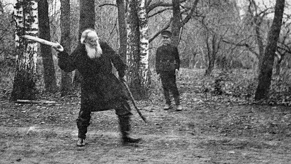 Лев Толстой был крайне азартен. Ему даже приписывают проигрыш в карты родовой усадьбы Ясная Поляна. На самом деле, фамильный дом он продал соседу под разбор и вывоз из-за отсутствия средств на его содержание. И семья в дальнейшем жила во флигеле, постепенно его расширяя. Но деньги от продажи Толстой, действительно, проиграл