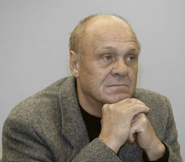 В 2007 году Владимир Меньшов был приглашен на вручение кинопремии MTV, где разгорелся настоящий скандал. Режиссер должен был объявить победителя в номинации «Лучший фильм года». Господин Меньшов открыл конверт и произнес: «Я думал, пронесет, но не пронесло. Вручать приз этой картине я не буду. Это позорище для моей страны». После этих слов господин Меньшов бросил конверт на пол и покинул сцену. Гнев Владимира Меньшова вызвал сюжет победившего фильма «Сволочи», снятого по мотивам книги Владимира Кунина «Мика и Альфред»