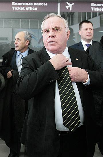 Глава Республики Алтай Александр Бердников (в центре)  