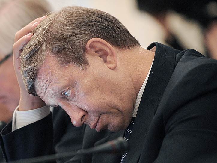 «Бизнес живет в среде, наша среда жесткая. В этой среде обязательно нужно, чтобы он был принят, не выталкивался. Поэтому огромное количество (моего) времени уходит на то, чтобы наш бизнес был комплементарен той среде, в которой мы живем. Если этим не заниматься, то можно на черное сказать белое, на белое — черное и даже можно в этом убедить и доказать»  16 сентября Следственный комитет задержал Владимира Евтушенкова, а Басманный райсуд на два месяца определил его под арест в загородное имение в Жуковке. Господину Евтушенко  инкриминируется легализация похищенных акций предприятий БашТЭКа, незаконно приватизированных, а затем и проданных АФК «Система» сыном экс-главы Башкирии Уралом Рахимовым 