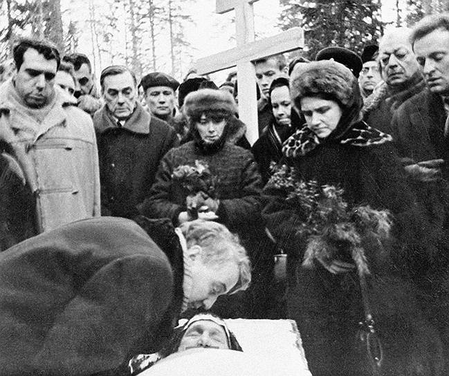 В 1944 году Лев Гумилев был призван в армию. Он считал это большой удачей, так как мечтал стать историком и заняться научной работой, а призыв был единственным шансом на снятие судимости. В начале марта рядовому Гумилеву была объявлена благодарность «за отличные боевые действия при прорыве сильно укрепленной обороны немцев восточнее города Штаргард и овладении важными узлами коммуникаций и сильными опорными пунктами обороны немцев в Померании». Кроме того, он удостоился двух медалей — «За взятие Берлина» и «За победу над Германией». В ноябре 1945 года он вернулся в Ленинград, где поселился у матери. Устроился на работу в Институт востоковедения АН СССР пожарным, восстановился на четвертом курсе университета, затем поступил в аспирантуру, но был отчислен из-за публикаций в журналах «Звезда» и «Ленинград», как говорил сам Гумилев. По другим же данным, отчисление было связано с его неуспеваемостью по предметам. Это, однако, не помешало ему защитить диссертацию на тему «Политическая история первого тюркского каганата». 6 ноября 1949 года Гумилева снова арестовали, как он сам говорил, «за маму». Срок он отбывал в Караганде. Отношения с матерью тогда окончательно ухудшились. Он не общался с ней вплоть до ее смерти в 1966 году
