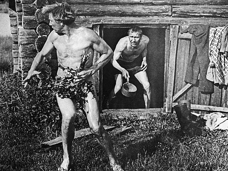 В 1973 году Василий Шукшин начал работать над картиной «Калина красная» (кадр на фото). Как и в «Печках-лавочках», он выступил в фильме как режиссер, сценарист и исполнитель главной роли, но заявил, что «картина будет ближе к драме». Когда съемки подходили к концу, обострилась язвенная болезнь Шукшина. Тем не менее он сбежал из больницы и доделал фильм. На VII Всесоюзном кинофестивале в Баку в апреле 1974 года «Калина красная» была награждена главным призом.  Кроме того, фильм получил главный приз польских критиков «Варшавская сирена-73», приз фестиваля в Западном Берлине и приз ФЕСТ-75 в Югославии. Журнал «Советский экран» присвоил Шукшину звание лучшего актера 1974 года 