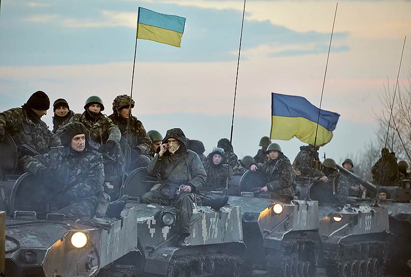 15 апреля 2014 года. Город Славянск (Донецкая область) взяли в кольцо 20 БТР, 2 тыс. военных и 10 танков