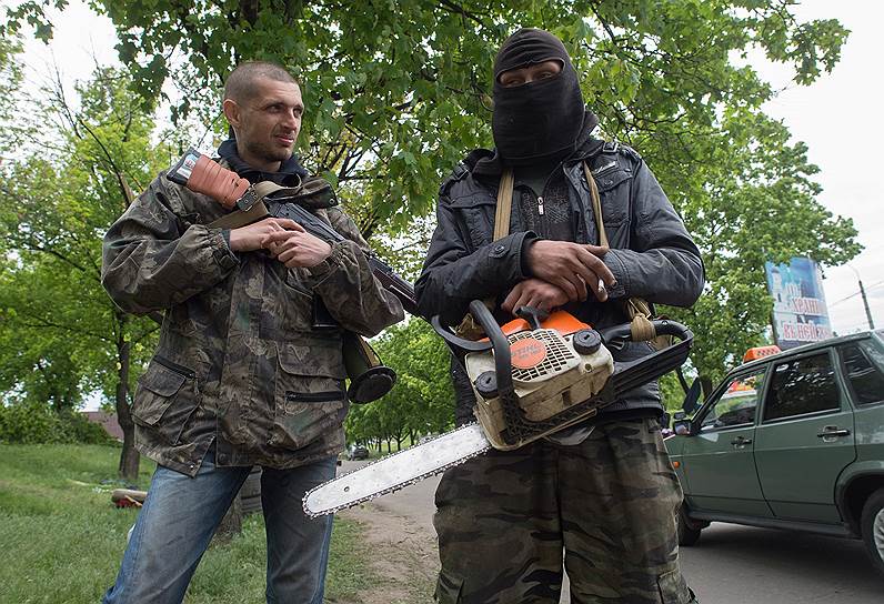 6 мая 2014 года. Начался штурм украинскими военными Краматорска. Самообороной сбиты 3 вертолета. Два пилота погибли, один попал в плен. Начат бой в Константиновке (Донецкая область)