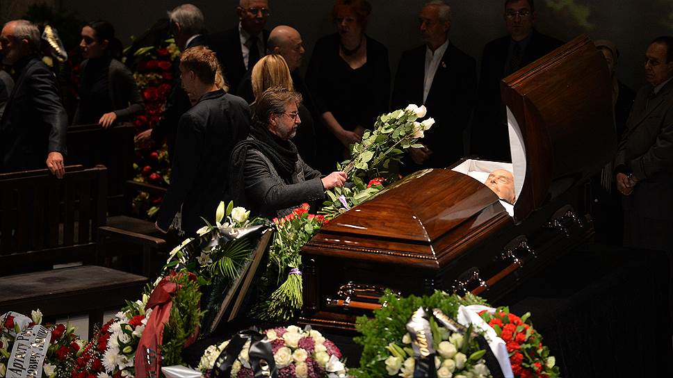Актер Леонид Ярмольник во время церемонии прощания 