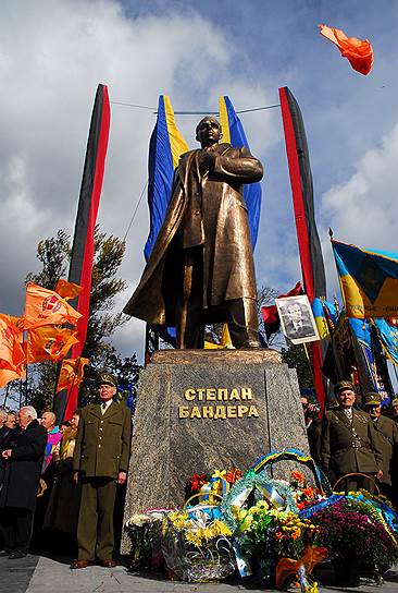 Первый памятник Степану Бандере был установлен в 1992 году в Стрые у здания гимназии, где учился Бандера. Всего же на территории Западной Украины насчитывается около 20 памятников. Кроме того, Степан Бандера считается почетным гражданином нескольких городов, а в 2008 году занял третье место (16,12% голосов) в телепроекте «Великие украинцы», уступив лишь Ярославу Мудрому и Николаю Амосову 