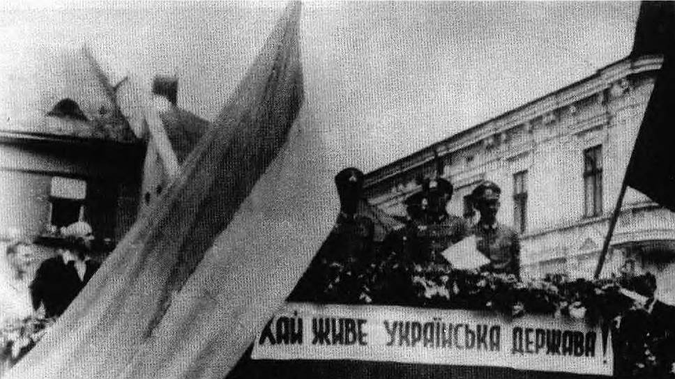В 1943 году ОУН продолжила активную деятельность. По приказу Центрального провода ОУН-б («бандеровцы») подразделения УПА в 1943-1944 годах осуществили широкомасштабную акцию уничтожения поляков, проживающих на Западной Украине. Бандеровцы истребляли поляков целыми семьями и даже селами  