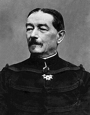 Военный министр генерал Мерсье (на фото), начальник бюро разведки полковник Анри, начальник генштаба генерал Буадеффр и другие офицеры и генералы решили, что шпионом мог быть только чужак, не принадлежавший к их кругу, и Дрейфус был отдан под суд