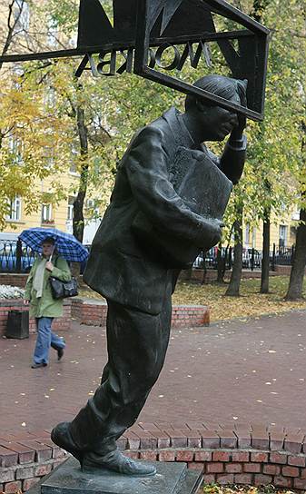 Венедикт Ерофеев умер 11 мая 1990 года в Москве. Похоронен на Кунцевском кладбище. Его книги переведены более чем на 30 языков. В 1989 году о нем был снят документальный фильм, установлен памятник, посвященный героям поэмы «Москва—Петушки». В Кировске в центральной городской библиотеке создан Музей Ерофеева