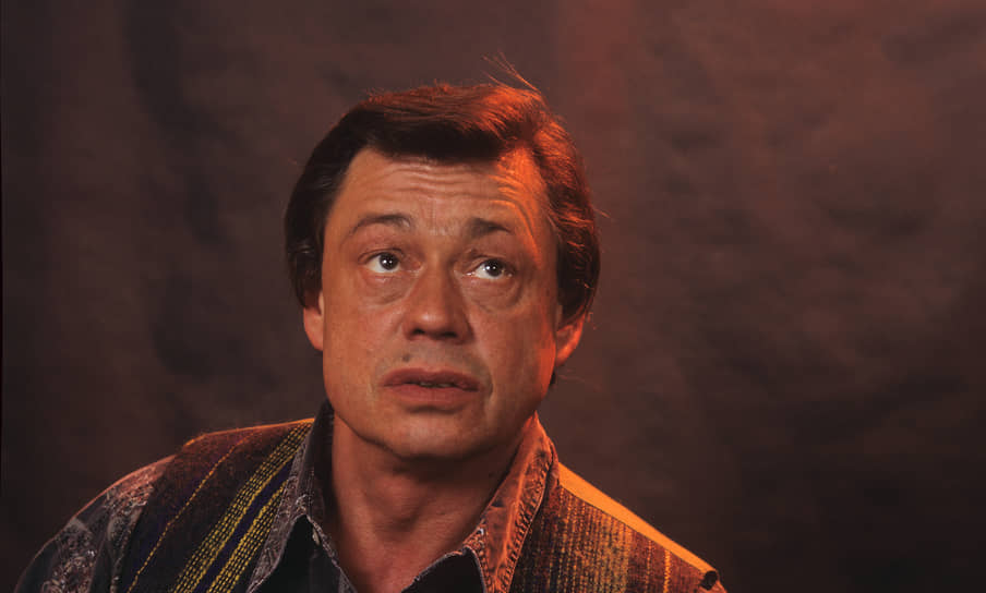 В 1977 году Николаю Караченцову было присвоено звание заслуженного артиста, а в 1989 году — народного артиста РСФСР. Актер также является членом Российской академии кинематографических искусств и награжден орденами Почета (1997), «За заслуги перед Отечеством» IV степени (2009), Святых благоверных князей Петра и Февронии Муромских I степени (2007)