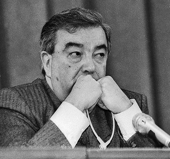 После августовского путча, 30 сентября 1991 года, еще занимавший пост президента СССР Михаил Горбачев назначил Евгения Примакова главой Первого главного управления КГБ, выделенного в самостоятельную структуру и названного Центральной службой разведки (позже была переименована в Службу внешней разведки). На пресс-конференции 2 октября новый шеф разведки предусмотрительно объявил, что отказывается от всех остальных должностей. Через неполных два месяца все они были упразднены вместе с СССР 