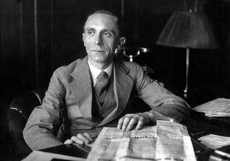 «Худший враг любой пропаганды — интеллектуализм»  В 1914 году, в начале Первой мировой войны, Йозеф Геббельс хотел отправиться добровольцем на фронт, но из-за хромоты был признан негодным к службе. После окончания гимназии в Рейдте Геббельс с 1917 по 1921 годы учился в университетах Фрайбурга, Бонна, Вюрцбурга, Кельна, Мюнхена и Гейдельберга — там он изучал германистику, филологию и историю. В 1921 году в Гейдельбергском университете Йозеф Геббельс защитил на «удоволетворительно» докторскую диссертацию на тему «Вильгельм фон Шютц как драматург. К вопросу об истории драмы романтической школы» и с тех пор называл себя не иначе как доктор Геббельс 